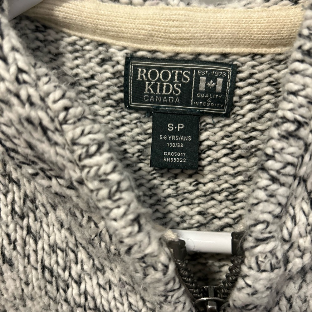 Roots Kids Gray Toggle Sweater size small - Picture 3 of 4